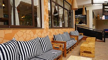 ZZZ Hostel & Restaurant