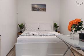 Comfortable 3BR Apt Danube Millennium