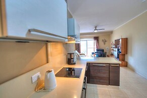 Spacious Apartment With Pool in Misrah Simar Qala