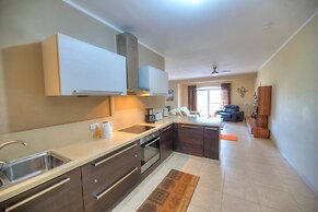 Spacious Apartment With Pool in Misrah Simar Qala