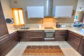 Spacious Apartment With Pool in Misrah Simar Qala