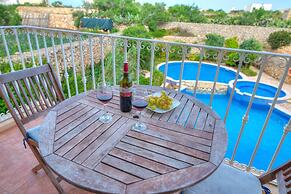 Spacious Apartment With Pool in Misrah Simar Qala