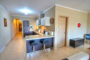 Spacious Apartment With Pool in Misrah Simar Qala