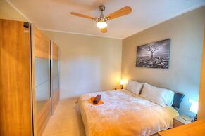 Spacious Apartment With Pool in Misrah Simar Qala