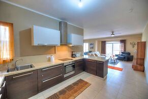 Spacious Apartment With Pool in Misrah Simar Qala