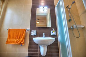 Spacious Apartment With Pool in Misrah Simar Qala