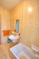 Spacious Apartment With Pool in Misrah Simar Qala