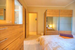 Spacious Apartment With Pool in Misrah Simar Qala