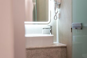 AIRSCAPE HOTEL FREE SHUTTLE ATH AIRPORT