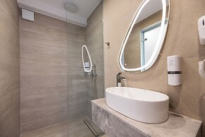 AIRSCAPE HOTEL FREE SHUTTLE ATH AIRPORT