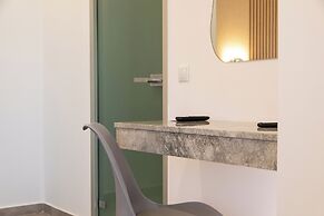 AIRSCAPE HOTEL FREE SHUTTLE ATH AIRPORT
