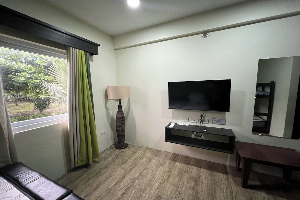 Palm Cabanas Resort