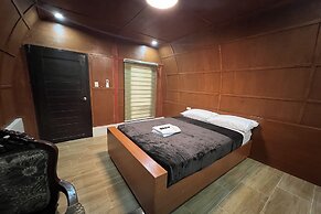 Palm Cabanas Resort