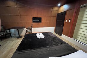 Palm Cabanas Resort