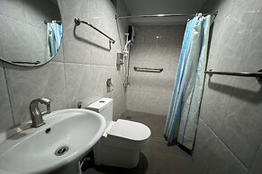 Palm Cabanas Resort