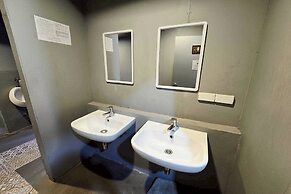 Sukhum Huai Khwang Guest House