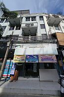 Sukhum Huai Khwang Guest House
