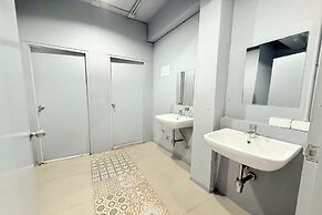 Sukhum Huai Khwang Guest House