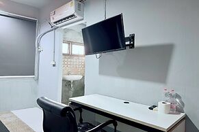 Sukhum Huai Khwang Guest House