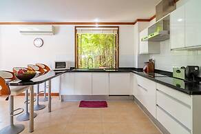 4BR Villa beach walking distance KBR44