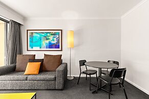 Sleek 1-bed by Jubilee Park With Pool