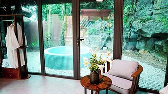 Cendana Trang An Retreat
