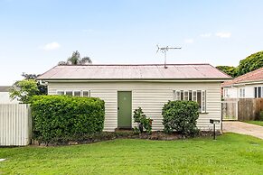 Charming 1-bed Cottage With Garden Retreat