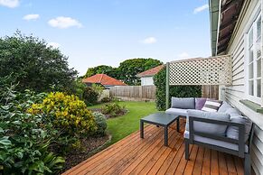 Charming 1-bed Cottage With Garden Retreat
