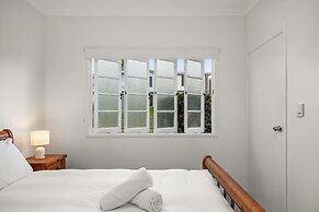 Charming 1-bed Cottage With Garden Retreat