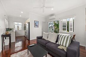 Charming 1-bed Cottage With Garden Retreat