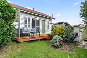 Charming 1-bed Cottage With Garden Retreat