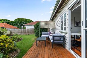 Charming 1-bed Cottage With Garden Retreat