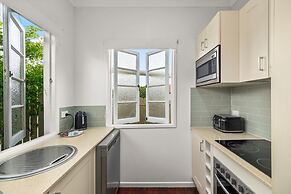 Charming 1-bed Cottage With Garden Retreat