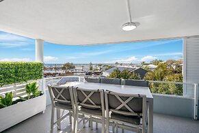 Stylish 4-bed Townhouse With Panoramic Ocean Views