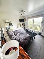 Paterson Skywalk & Bush Bedroom