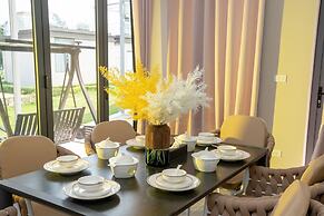 Solar LuxStay Villa - Long Beach