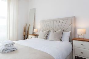 Bright 4-bedroom Maisonette in Gateshead