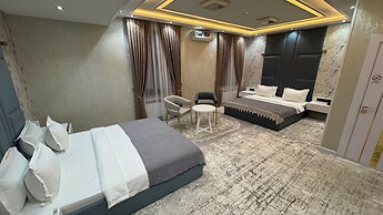 ShedevrPLAZA