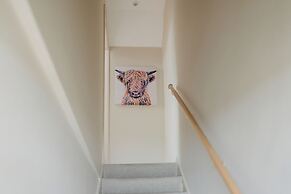 Charming Central Mews Home with Secure Parking