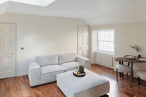 Charming Central Mews Home with Secure Parking