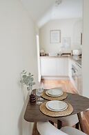 Charming Central Mews Home with Secure Parking