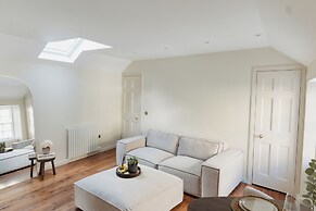 Charming Central Mews Home with Secure Parking