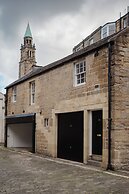Charming Central Mews Home with Secure Parking