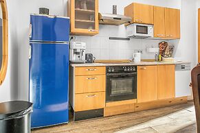 Cozy 2BR Apt Next to Millennium Tower