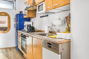 Cozy 2BR Apt Next to Millennium Tower