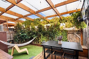 Family Friendly 3-bed With Courtyard & Parking