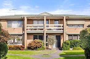 Family Friendly 3-bed With Courtyard & Parking