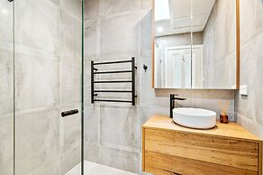 Family Friendly 3-bed With Courtyard & Parking