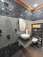 Hotel The Rajwada LP
