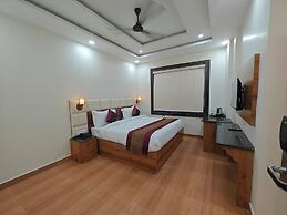 Hotel The Rajwada LP